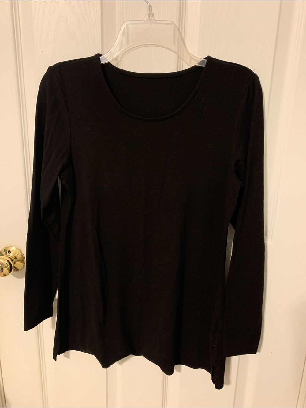 Classic Black Scoop Neck Long-Sleeve Tee  -  size M